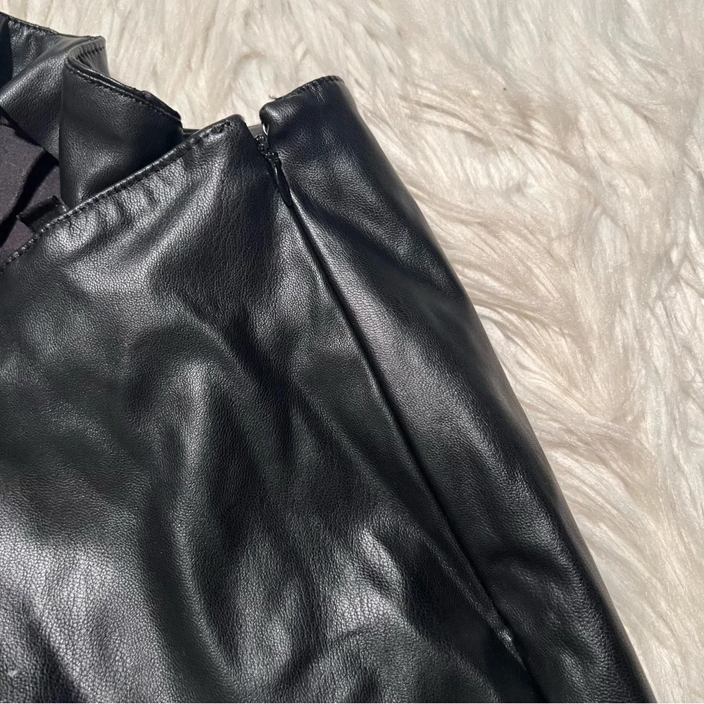 Divided H&M Women's Sz Small Faux Leather Mini Skirt Black Zip Side Lined A-Line